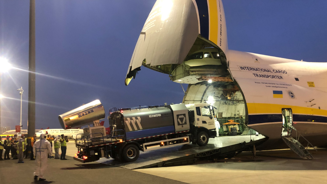 k8凯发国际多功能抑尘车搭载世界第二大运输机空运至卡塔尔